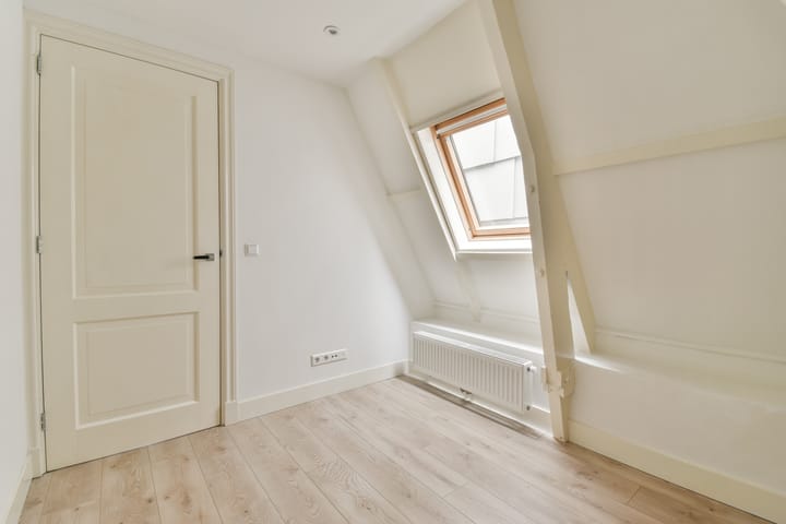 Photo 11 of Valkenburgerstraat 150-4