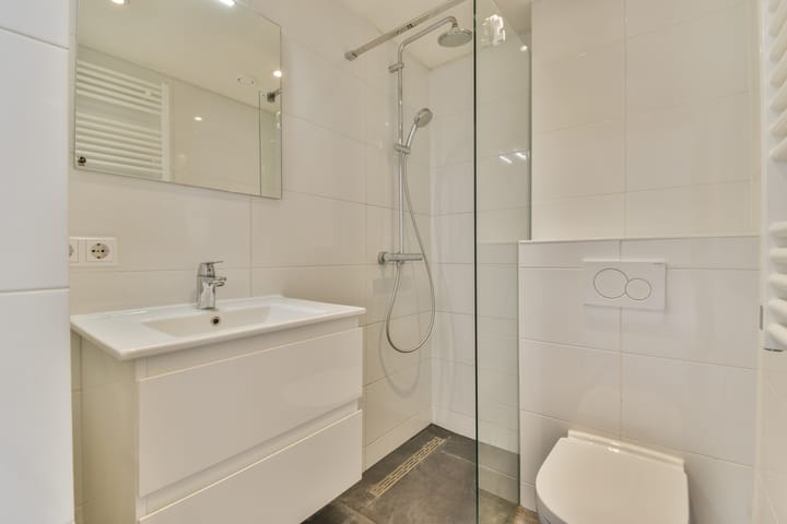 Photo 12 of Valkenburgerstraat 150-4