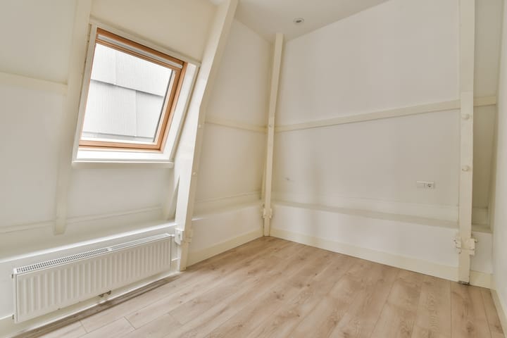 Photo 10 of Valkenburgerstraat 150-4