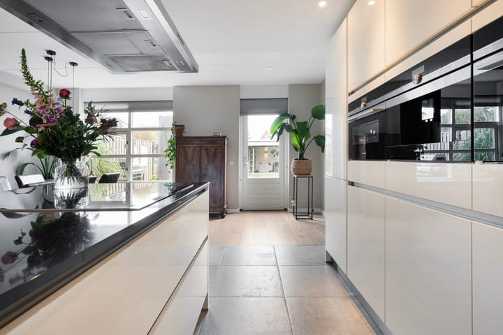 Foto 24 van Voltelenstraat 3