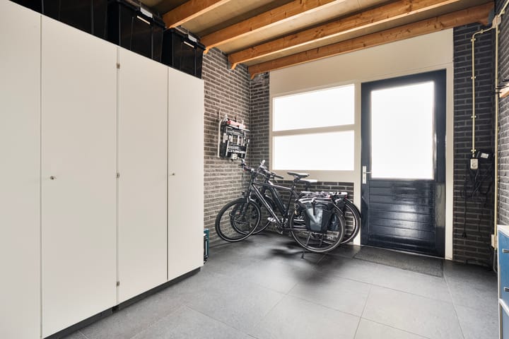 Foto 28 van Voltelenstraat 3