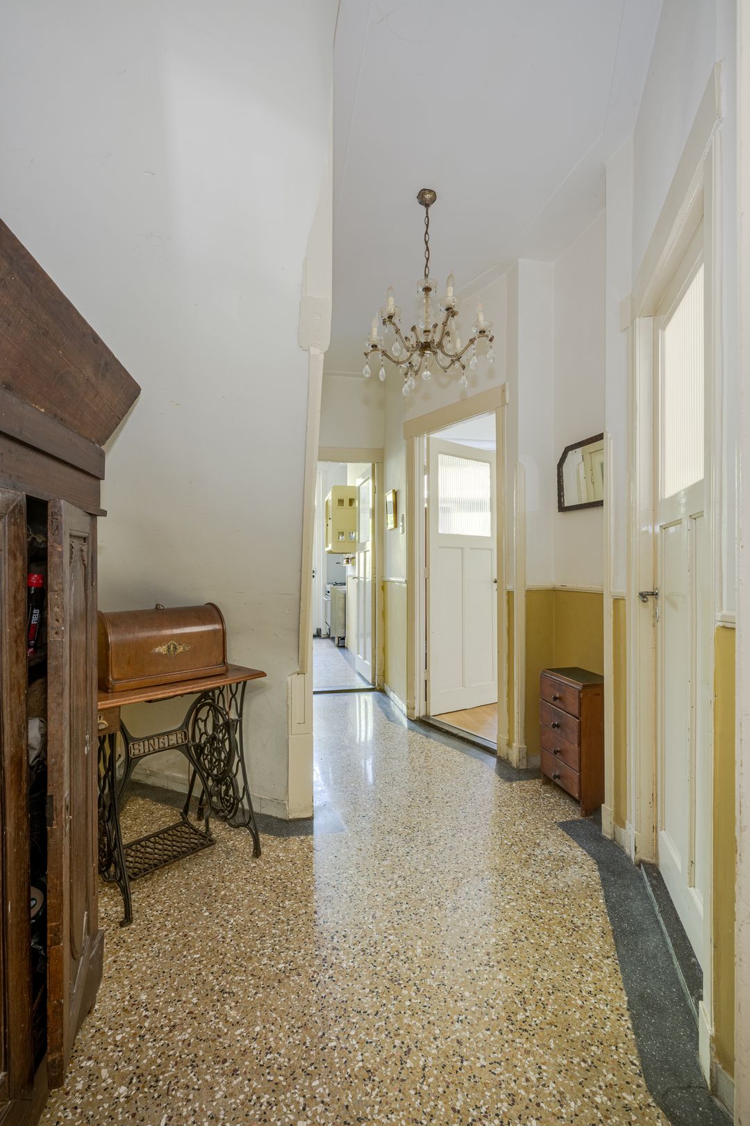 Photo 8 of Roodenburgerstraat 12