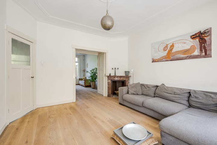 Photo 11 of Roodenburgerstraat 12