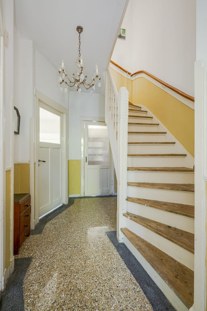 Photo 19 of Roodenburgerstraat 12