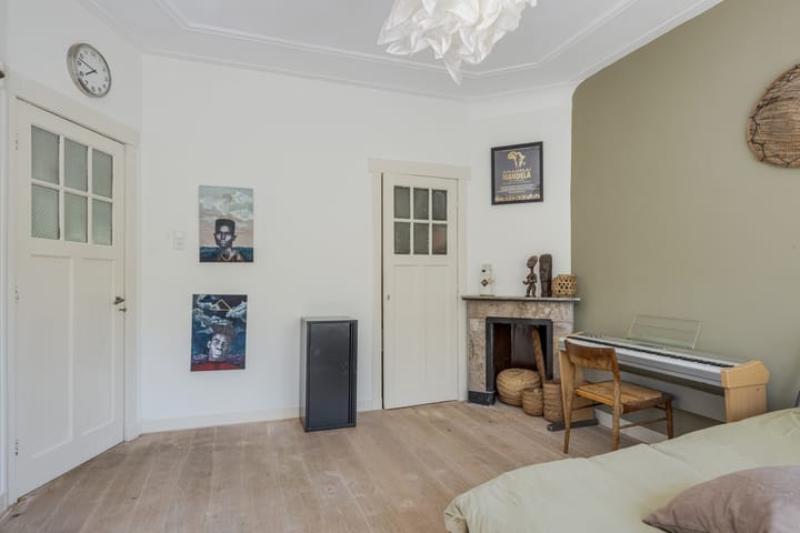 Photo 25 of Roodenburgerstraat 12