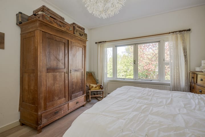 Photo 29 of Roodenburgerstraat 12