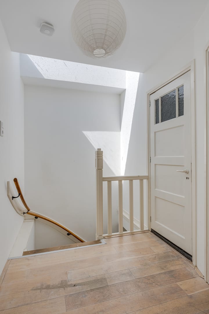 Photo 33 of Roodenburgerstraat 12