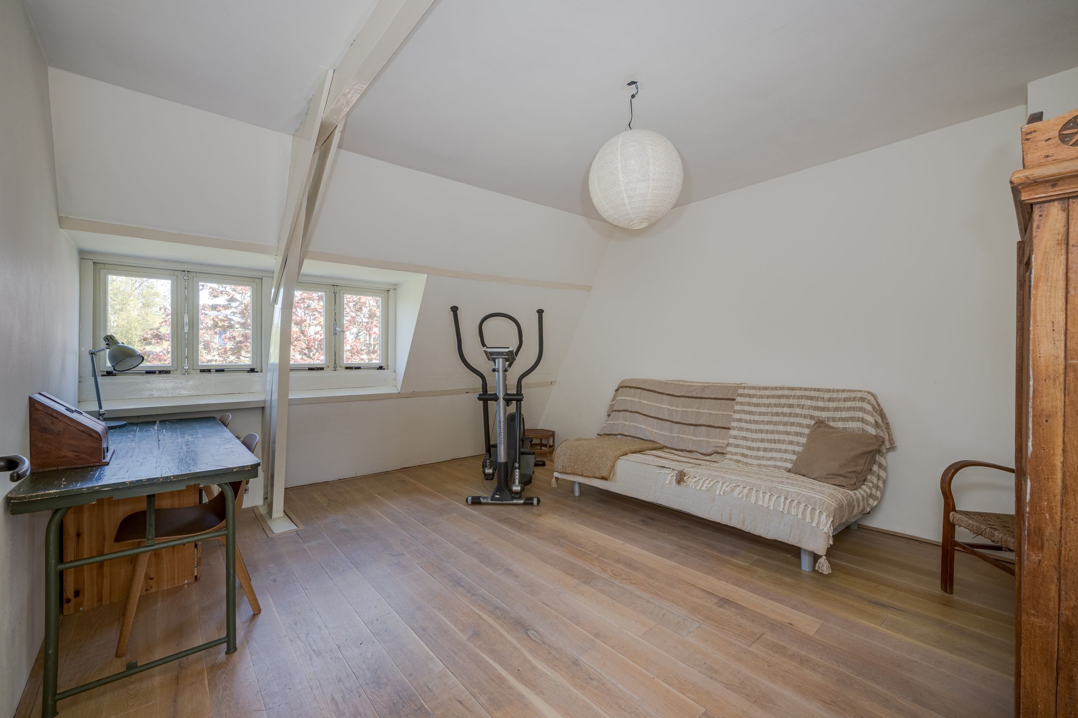 Photo 36 of Roodenburgerstraat 12