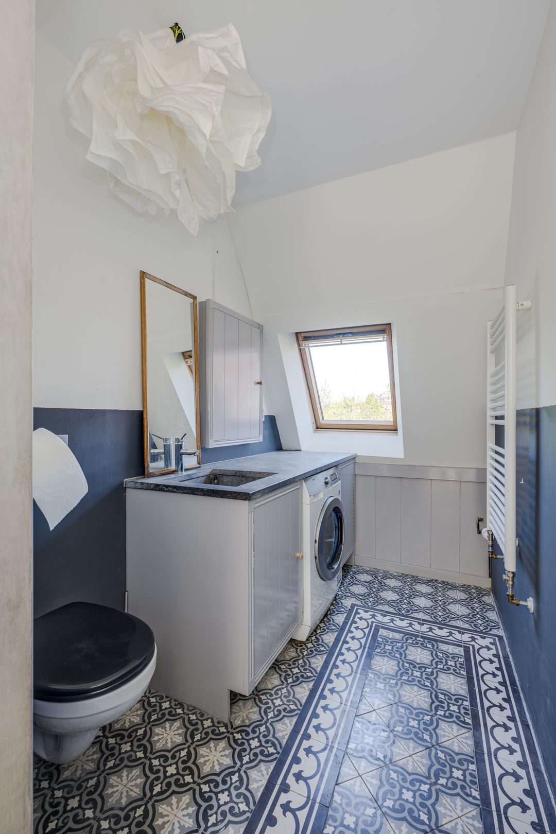 Photo 37 of Roodenburgerstraat 12