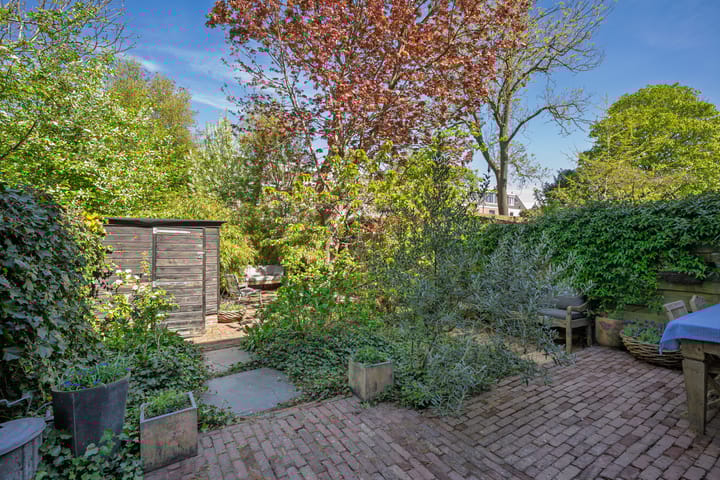 Photo 39 of Roodenburgerstraat 12