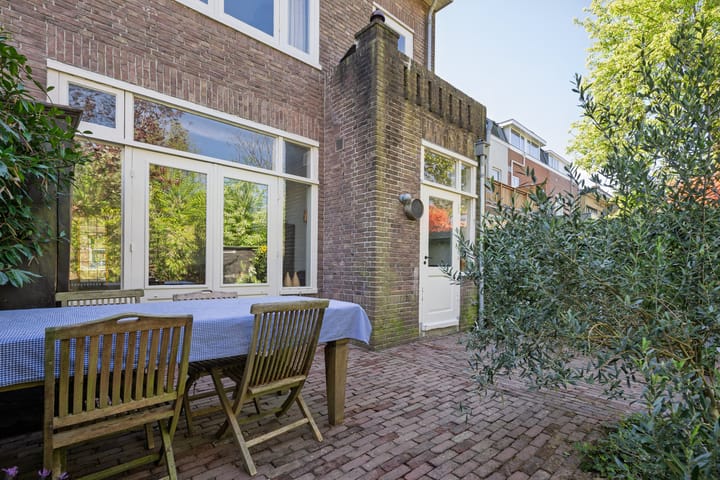 Photo 42 of Roodenburgerstraat 12