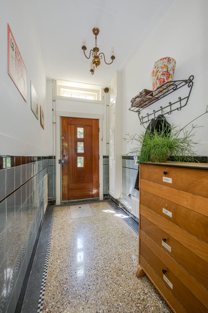 Photo 7 of Roodenburgerstraat 12