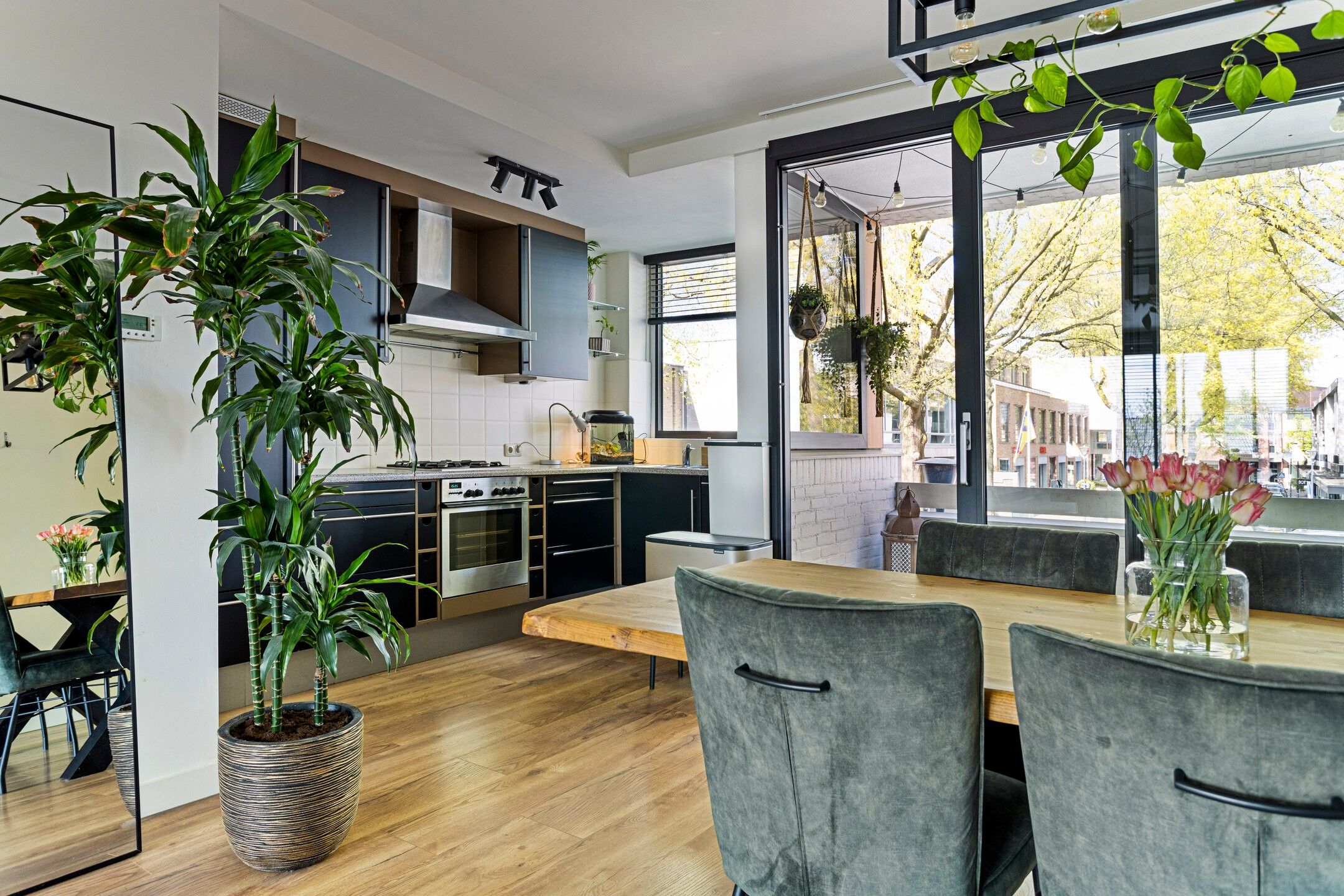 Foto 12 van Raadhuisplein 10