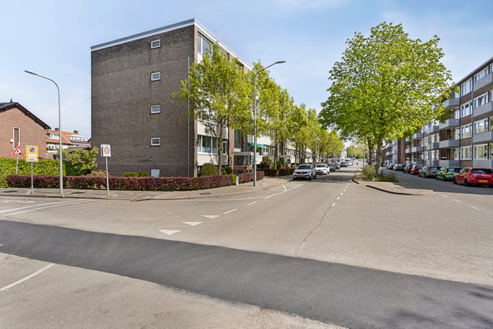 Foto 25 van Adelbert van Scharnlaan E 39