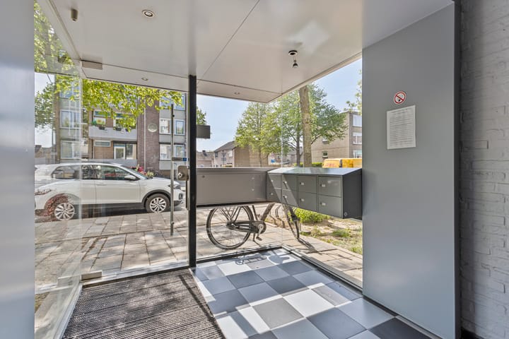 Foto 28 van Adelbert van Scharnlaan E 39