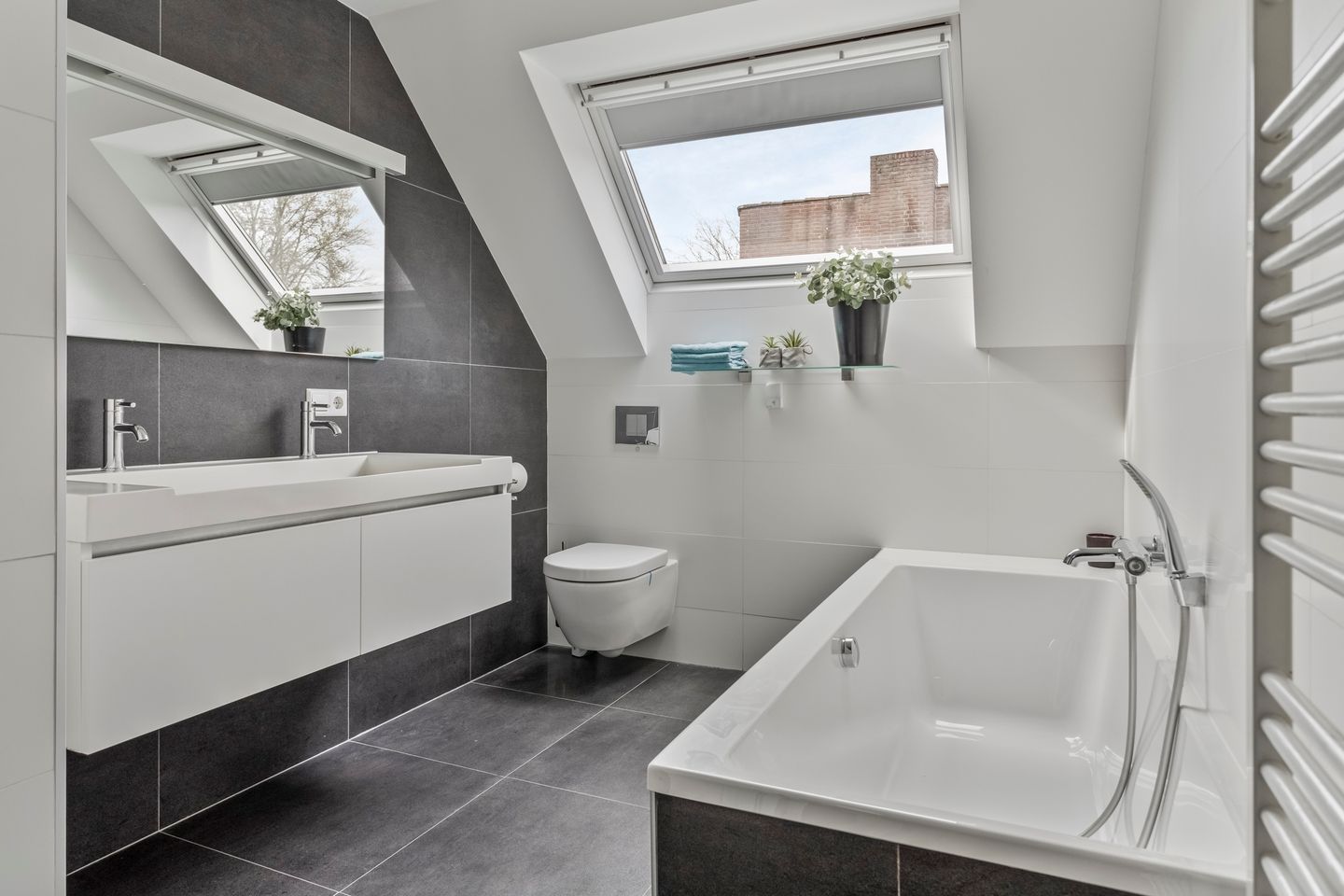 Photo 5 of Heeleind 73