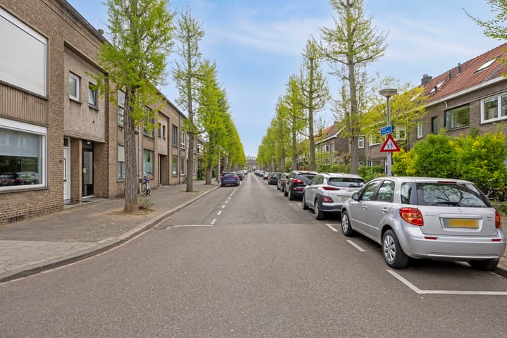 Photo 30 of Waldeck Pyrmontstraat 57