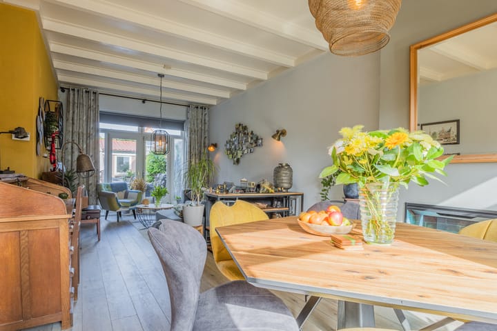 Photo 8 of Emmastraat 11