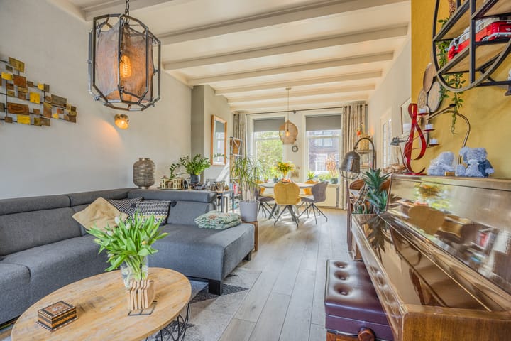 Photo 9 of Emmastraat 11