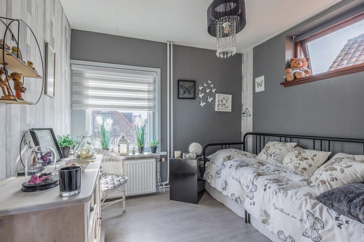 Photo 13 of Emmastraat 11