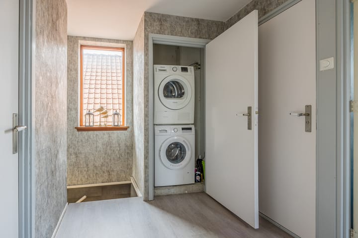 Photo 19 of Emmastraat 11