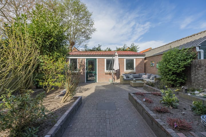 Photo 27 of Emmastraat 11