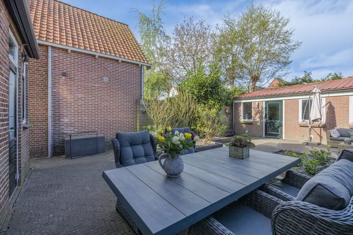 Photo 25 of Emmastraat 11