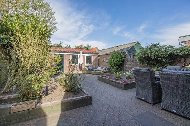 Photo 28 of Emmastraat 11