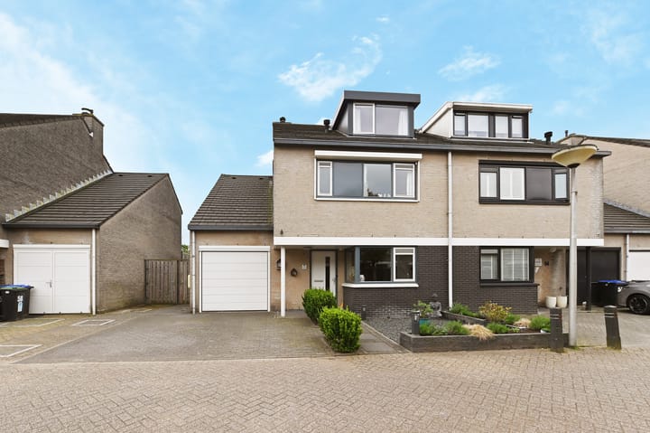 Photo 2 of Burgemeester Hendrixstraat 56