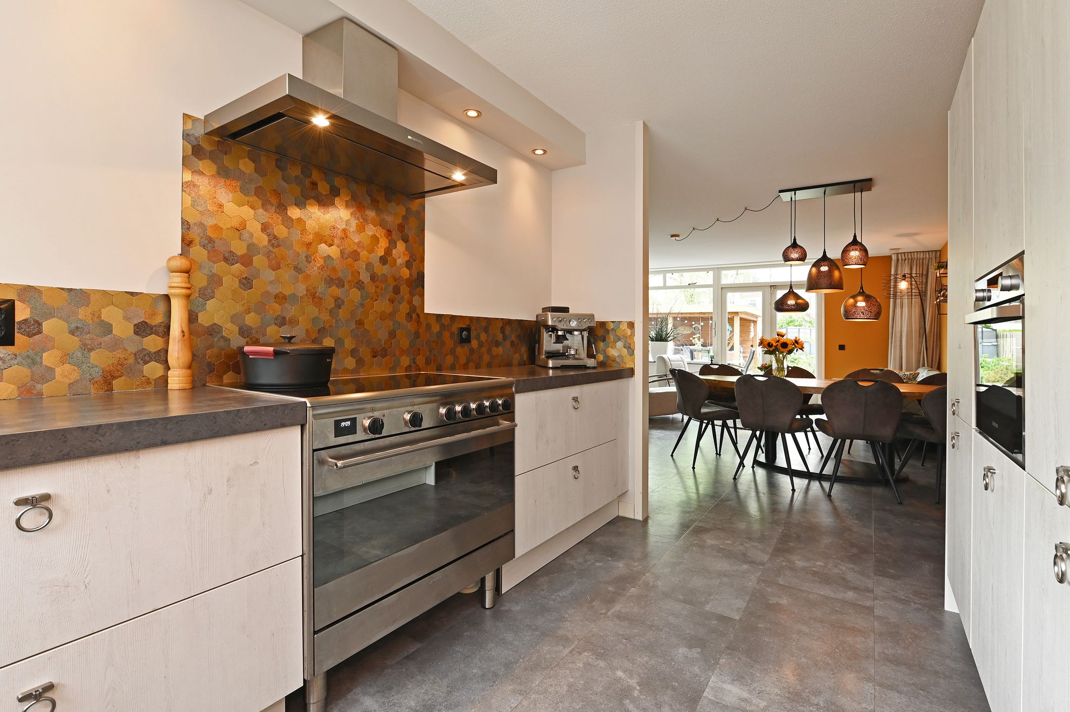 Photo 15 of Burgemeester Hendrixstraat 56