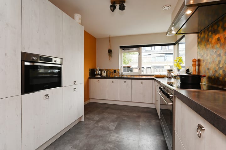 Photo 17 of Burgemeester Hendrixstraat 56