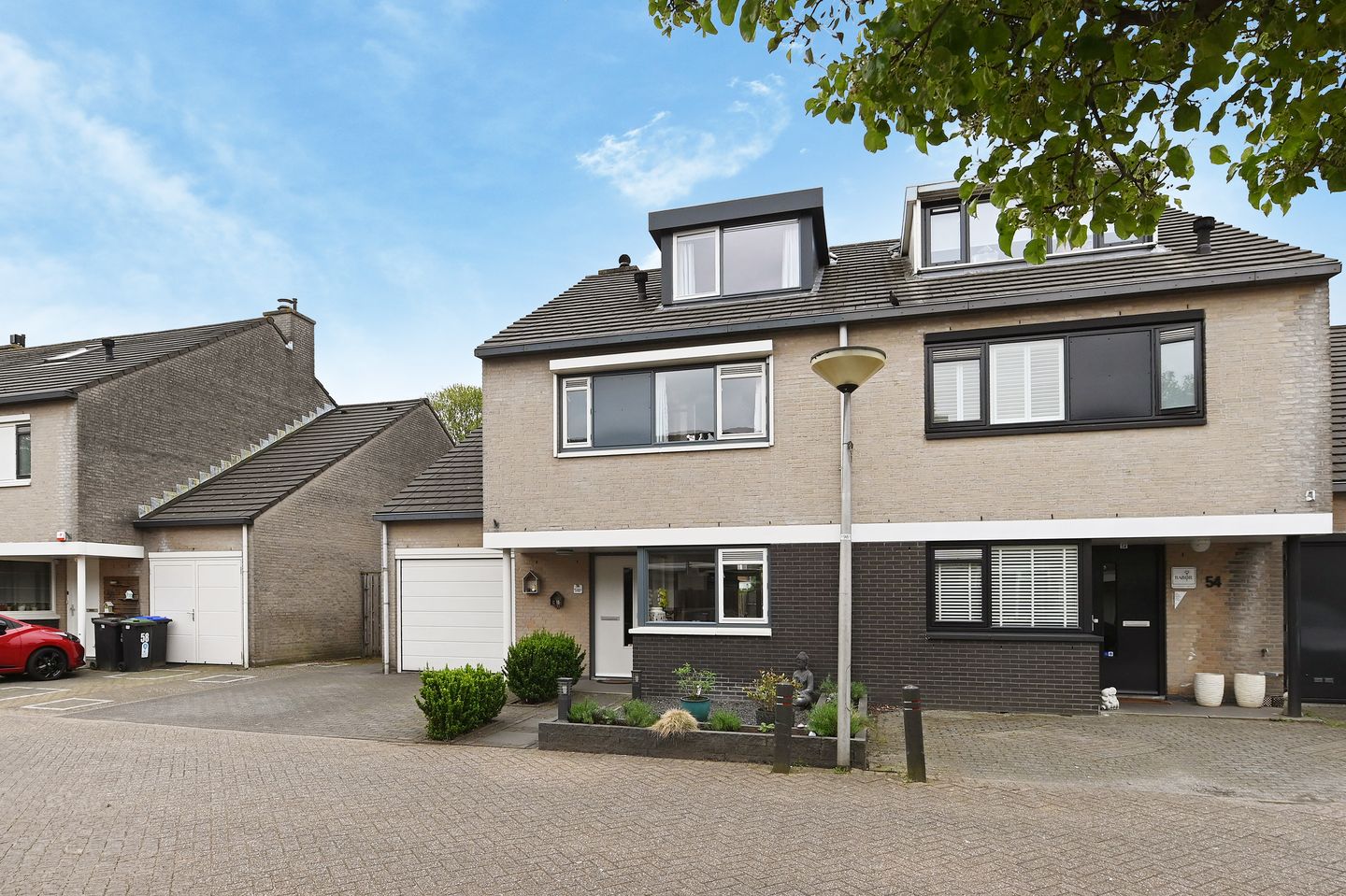 Photo 44 of Burgemeester Hendrixstraat 56