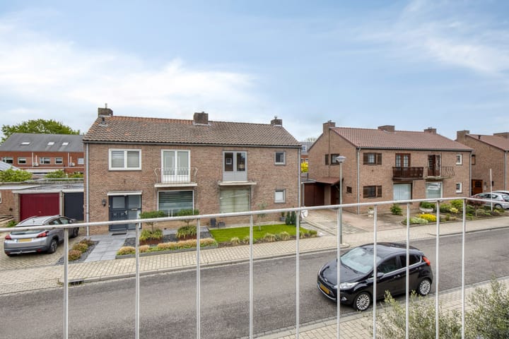 Photo 15 of Irenestraat 11