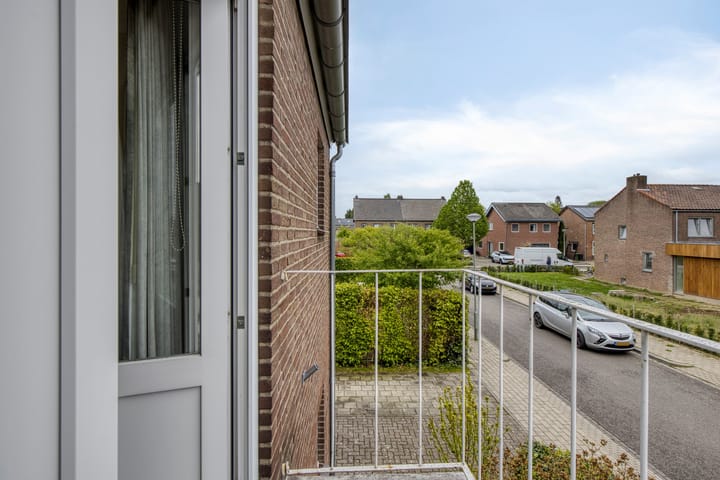 Photo 16 of Irenestraat 11