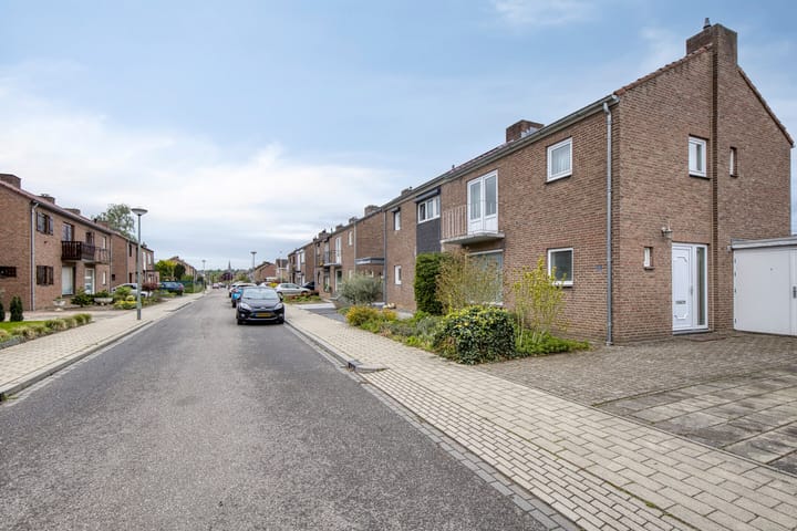 Photo 31 of Irenestraat 11