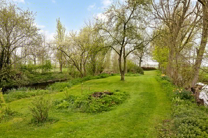 Photo 3 of Marsherne 12