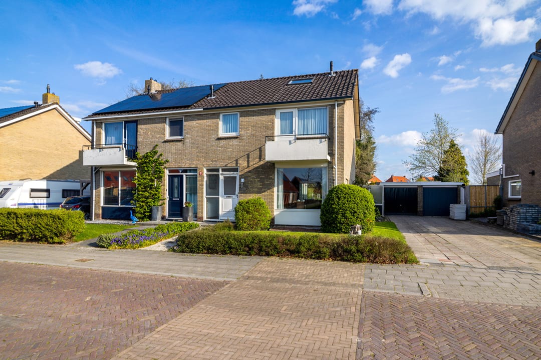 Photo 1 of Burgemeester De Vriesstraat 11