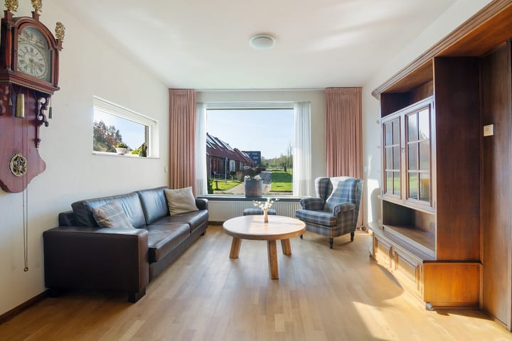 Photo 3 of Burgemeester De Vriesstraat 11