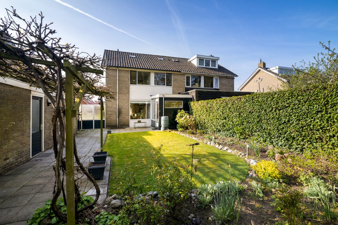 Photo 2 of Burgemeester De Vriesstraat 11