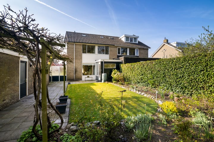 Photo 2 of Burgemeester De Vriesstraat 11