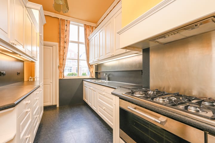 Photo 19 of Atjehstraat 88