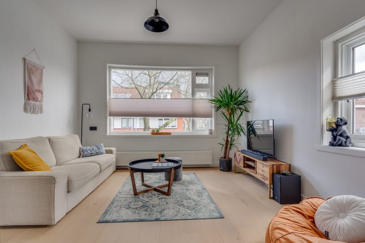 Photo 10 of Johannes Uitenbogaertstraat 36-BS