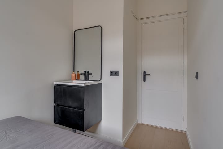 Photo 16 of Johannes Uitenbogaertstraat 36-BS