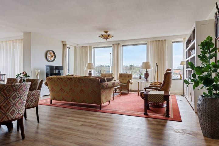 Foto 2 van Stationsplein 4-E