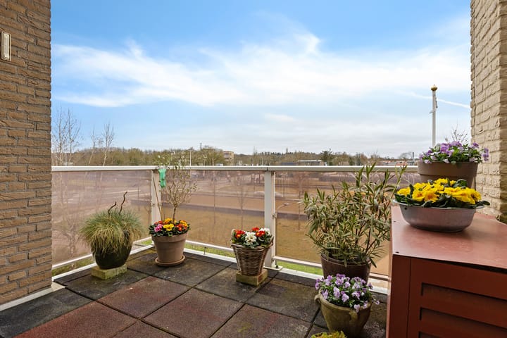 Foto 4 van Stationsplein 4-E