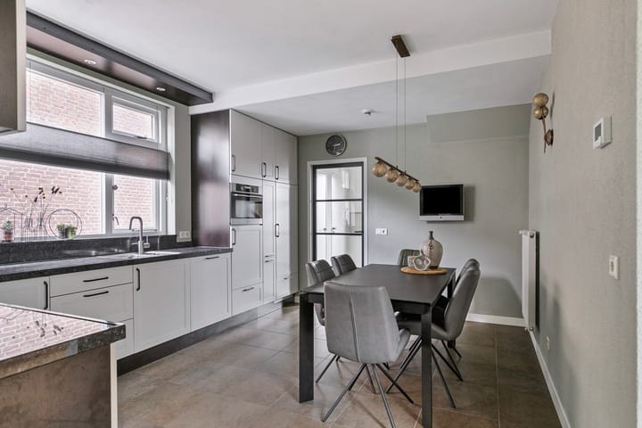 Photo 16 of Kennedystraat 36