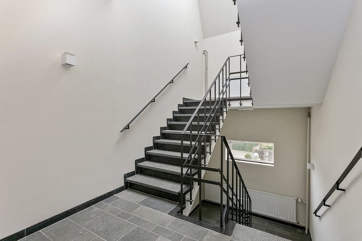 Photo 2 of Markt 9-C2