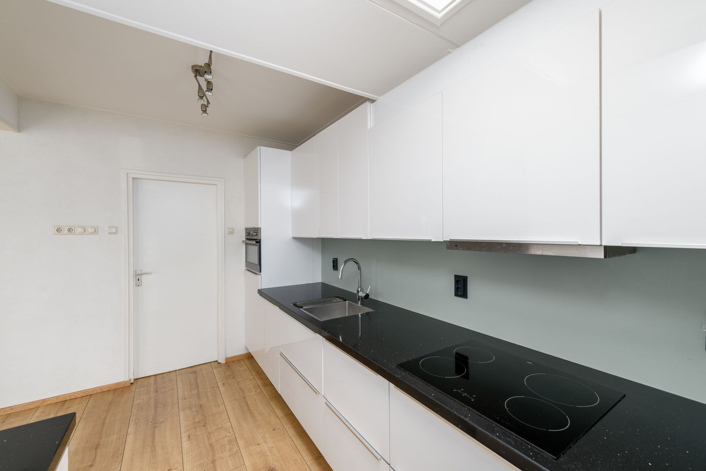 Photo 14 of Van Nijmegen Schonegevelstraat 5