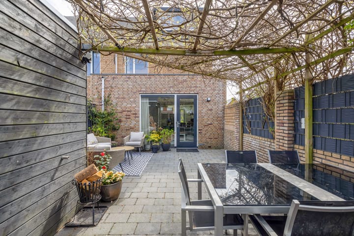 Photo 3 of Karper 29