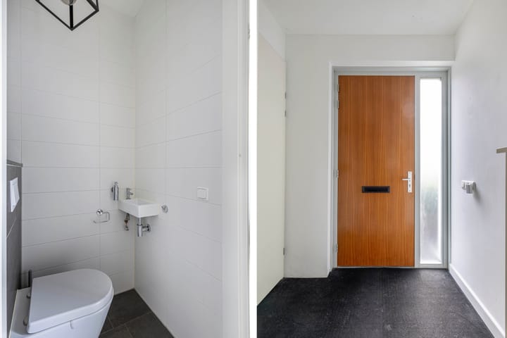 Photo 6 of Karper 29